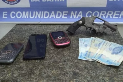 PM prende dupla suspeita de praticar assaltos em Alagoinhas