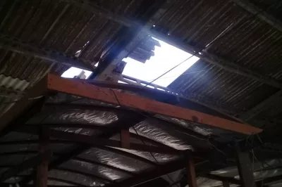 VÍDEO: Parte da telhado da Central de Abastecimento de Alagoinhas cai e assusta comerciantes