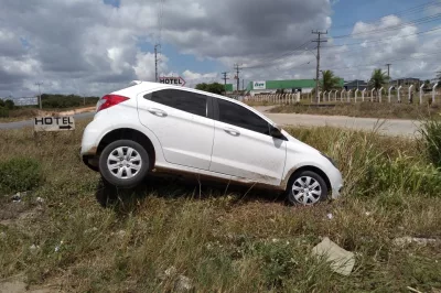 PRF recupera veículo roubado e socorre vítima de sequestro em Alagoinhas