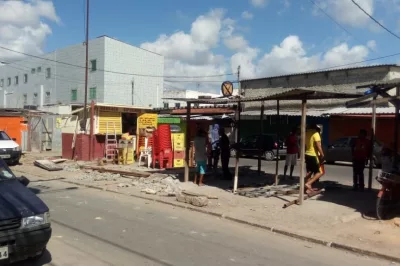 Alagoinhas: Comerciantes da Lourival Batista iniciam remoção voluntária das barracas