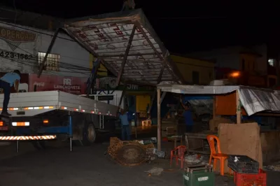 Alagoinhas: Operação inicia retirada de barracas na Lourival Batista