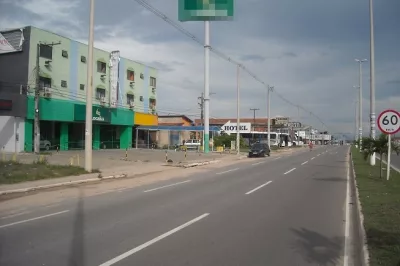 Bandidos assaltam vidraçaria em Alagoinhas