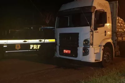 Caminhão roubado na capital baiana é recuperado pela PRF em Alagoinhas