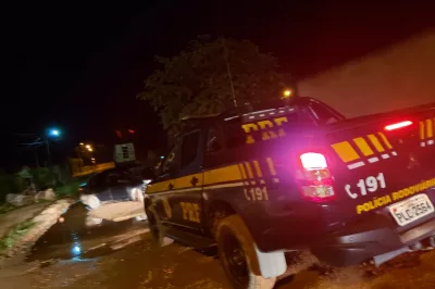 PRF recupera carro com pertences de vítimas de ônibus de turismo assaltado na BR-101