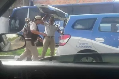 Alagoinhas: Suspeito de cometer assalto é detido na rua Luiz Viana