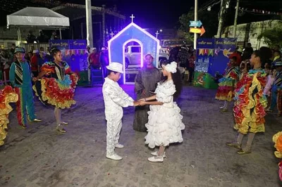 Quadrilhas juninas participam do arrasta pé e se apresentam na Vila de Santo Antônio nesta sexta