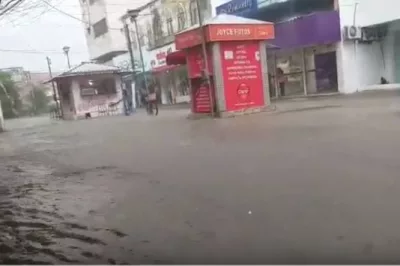 Ruas ficam alagadas em Alagoinhas durante chuva forte