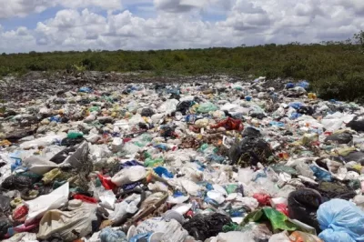 Lixo continua sendo despejado de forma irregular em Esplanada