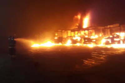 Incêndio em garagem de empresa destrói quatro ônibus em Alagoinhas