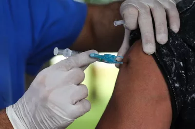 Concluída a vacinação de idosos com 85 anos ou mais, em Alagoinhas
