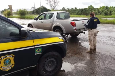 Caminhonete roubada é recuperada pela PRF logo após o crime em Alagoinhas