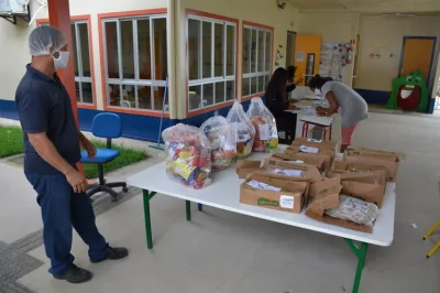 Prefeitura inicia novo cronograma de entrega de kits do PNAE para estudantes da rede municipal
