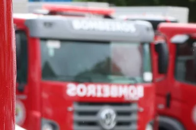 Bombeiros são chamados para controlar incêndio de grandes proporções em Alagoinhas