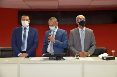 Alagoinhas: Prefeito Joaquim Neto e vice Roberto Torres tomam posse na Câmara Municipal