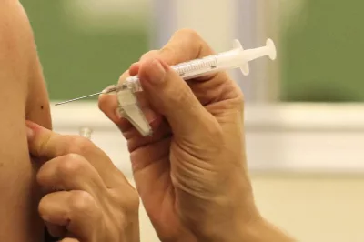 Vacinação contra Covid-19 em Alagoinhas continua para segunda dose Coronavac em pessoas idosas