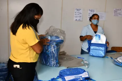 Alagoinhas: Prefeitura inicia entrega de kits com material escolar para alunos da rede municipal de ensino