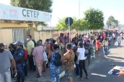 Alagoinhas: Moradores enfrentam filas longas em mutirão após chegada da vacina da Pfizer