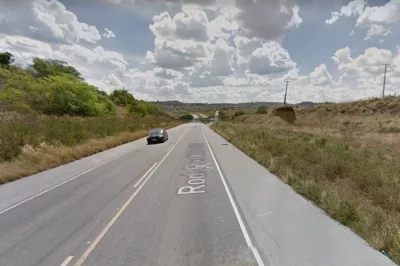 Homens atravessam cavalos na pista para roubar celulares, joias e dinheiro de passageiros de ônibus na BR-101