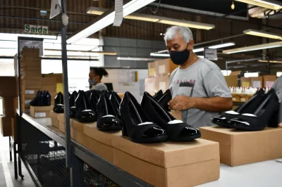 Arezzo e Co assumirá linhas de produção da Malu Calçados, dobrando o número de empregos diretos em Alagoinhas