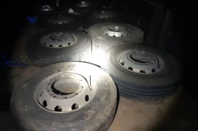 Alagoinhas: Motorista é preso em ação que recuperou 15 conjuntos de rodas e pneus na BR-101