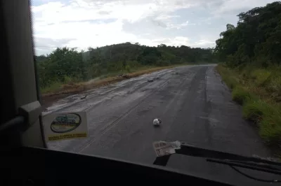 Dois homens morrem em acidente entre motocicleta e caminhão na BR 110