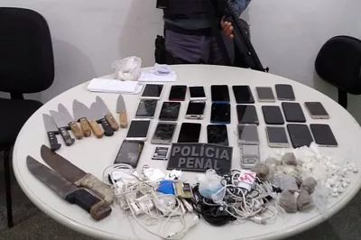 Polícia apreende facas, celulares e drogas em presídio de Simões Filho
