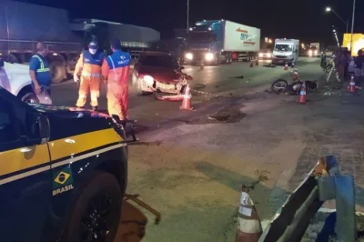 Jovem morre e namorado fica ferido após batida entre carro e moto no interior da Bahia