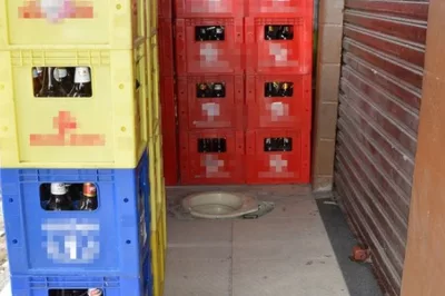 Vaso sanitário é instalado em calçada de bar e incomoda moradores de Feira de Santana