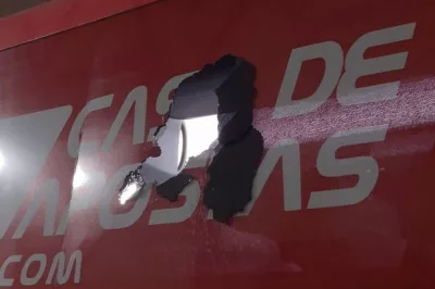Ônibus do Bahia é apedrejado na chega à Arena Fonte Nova; jogadores são atingidos