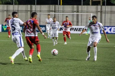 Bahia de Feira vence o Unirb, chega aos dez pontos e assume a liderança do Campeonato Baiano