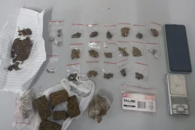Policiais do 4º BPM prendem homem e apreendem droga em Alagoinhas