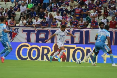 Fortaleza leva a melhor em clássico contra o Bahia na Copa do Nordeste