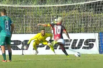 Vitória sofre, vence o lanterna Conquista com placar apertado e entra no G-4