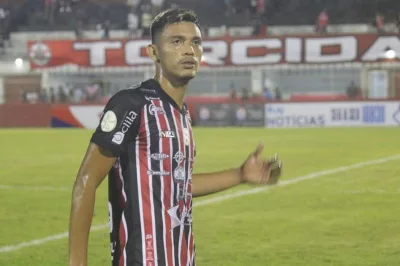 Atlético de Alagoinhas anuncia a saída do atacante Pecel por questões pessoais