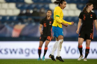 Seleção feminina empata com Holanda na estreia do Torneio da França