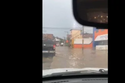 Chuva alaga principais avenidas de Salvador e causa transtorno a motoristas