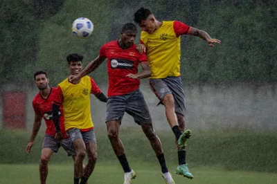 Elenco do Vitória treina finalização na manhã desta terça-feira