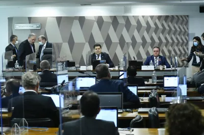 Sem consenso, CCJ do Senado adia votação da reforma tributária
