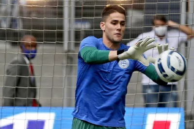 Reserva do Bahia, goleiro Denis Júnior sofre crise convulsiva quando passeava com a namorada em Salvador