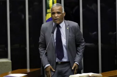 Pastor Sargento Isidório vira Pastor Capitão Isidório: promoção de deputado federal que também é PM sai no Diário Oficial