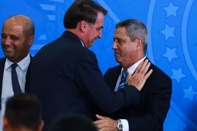 Bolsonaro sinaliza que Braga Netto será seu vice