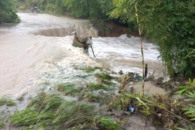 Após fortes chuvas, ponte desaba e asfalto cede em rodovia de Amélia Rodrigues
