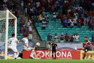 Bahia vence Sampaio Corrêa e segue na liderança da Série B