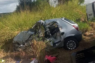 Acidente envolvendo van e carro de passeio deixa quatro mortos na BR-101