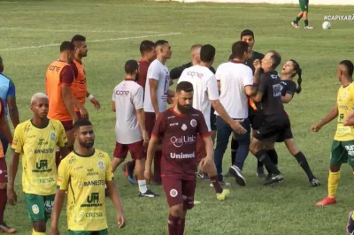 Justiça Desportiva do ES suspende Soriano por agressão à bandeirinha
