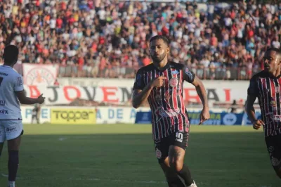 Miller e Dionísio se apresentam ao Vitória nesta segunda-feira