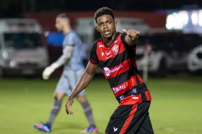 Vitória vence o Manaus e deixa a zona de rebaixamento da Série C