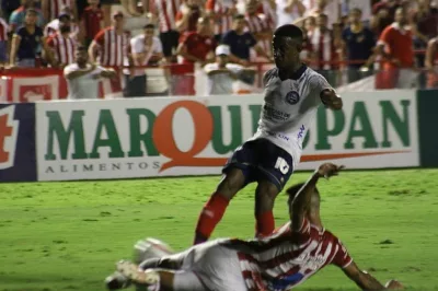 Fora de casa, Bahia vence o Náutico e segue 100% na Série B