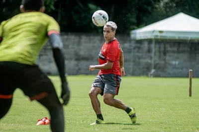 Jadson rescinde e não é mais jogador do Vitória