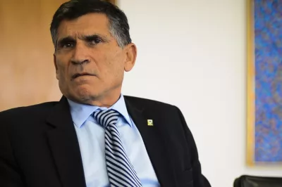 Podemos avalia lançar ex-ministro Santos Cruz como pré-candidatura a presidente